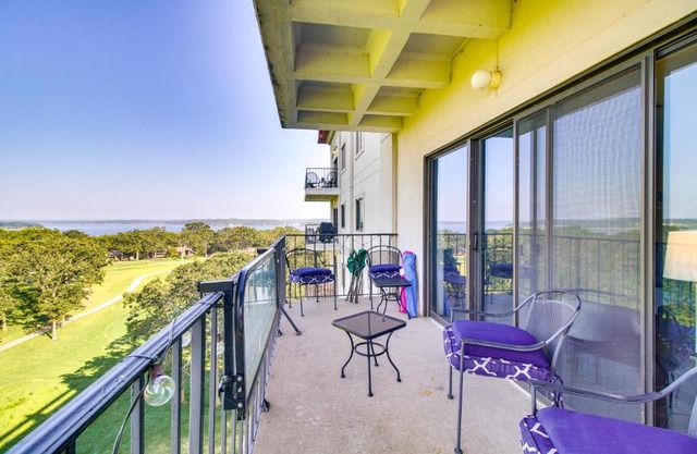 Afton Vacation Condo in Vista Towers Shangri-La!
