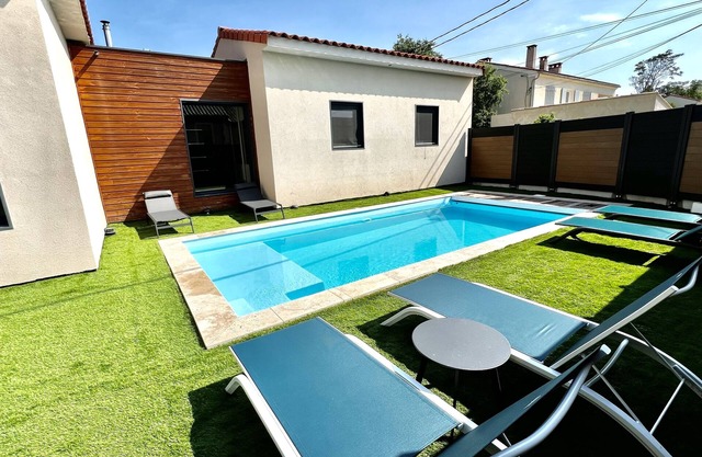 Agréable Villa Contemporaine Avec Piscine, spa et Sauna