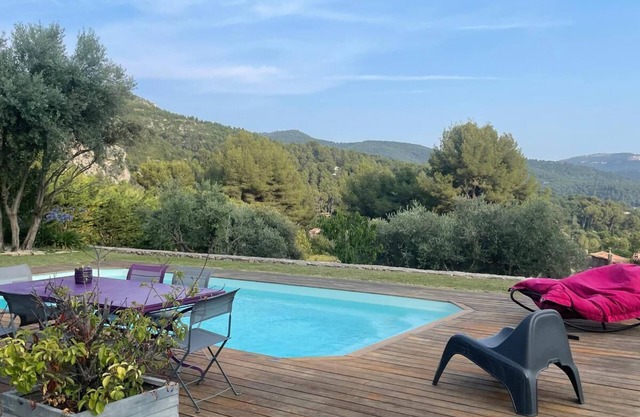 Agréable Villa Située au Pied du Parc Régional de la Sainte Baume