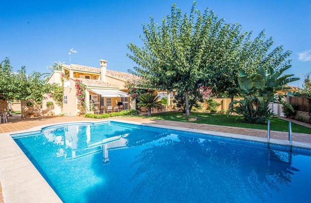 Agradable Villa junto al mar con piscina