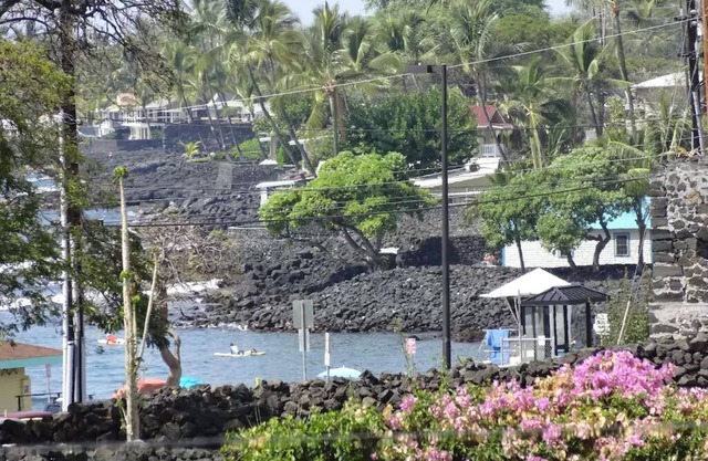 Ahhhh.Paradise OCEAN VIEWS in Luxurious condo, Snorkeling,Surfing steps awayn