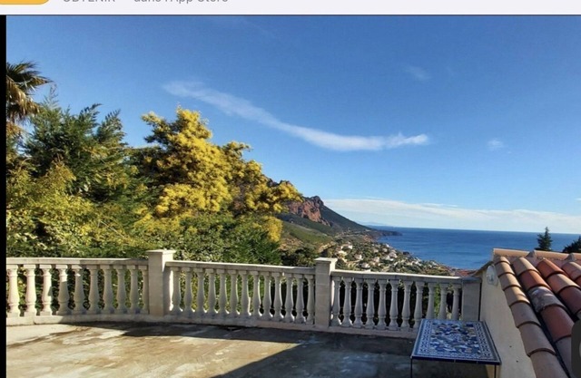 Air-conditioned apartment 47 m2 sea view private terrace 41 m2 sea view