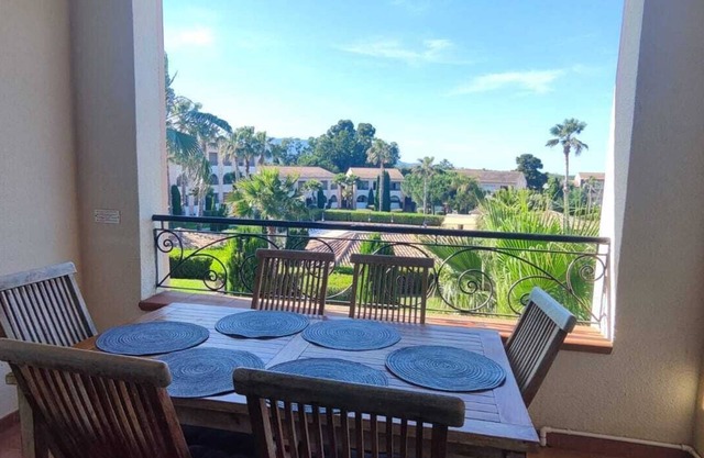 Air-conditioned apartment for 4-6 people, residence with 2 swimming pools and 200 m from the beach