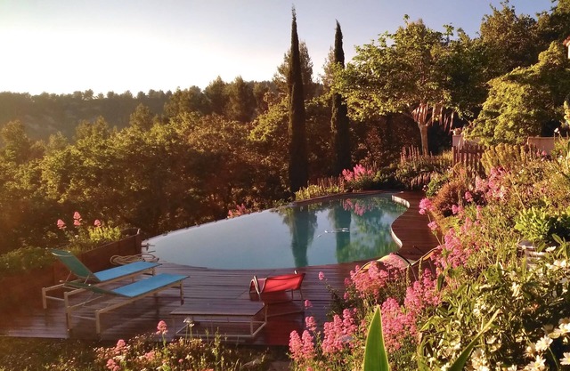 AIR-CONDITIONED COTTAGE WITH PRIVATE POOL IN THE HEART OF NATURE, NEAR BANDOL SANARY CASTELLET