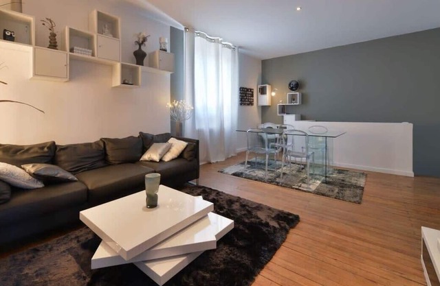 Air-Conditioned Furnished Townhouse With 2 Bedrooms