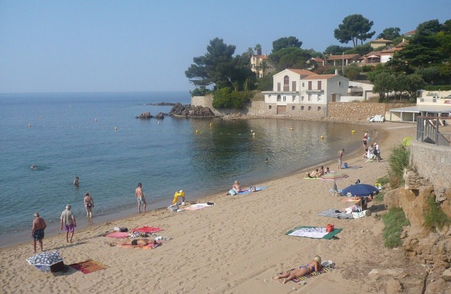 Air-conditioned T2 apartment 50m from the beach