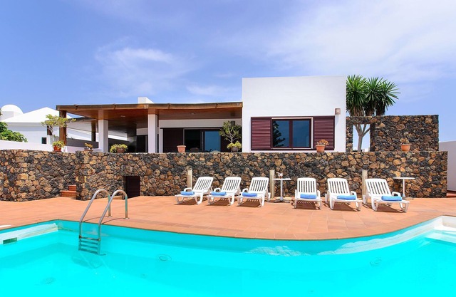 Air-Conditioned Villa On the Beach with Pool, Terrace, Sea Views & Wi-Fi