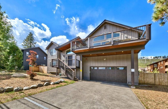 Air Conditioning, Hot Tub, Game Room, Luxury and Equipped Kitchen, Newer and Higher-end