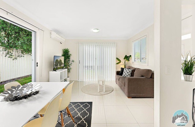 Aircabin - Oxley Park - Lovely & Comfy - 2 Beds