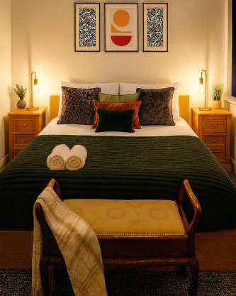 Airport and City Access Stylish 3BR with Garden Plus Parking