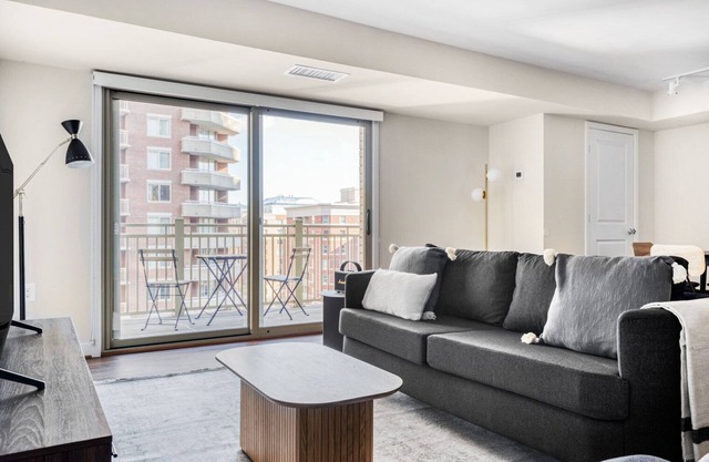 Airy Ballston 2BR w/Pool, W/D & Gym, walk to Bars & Metro, by Blueground