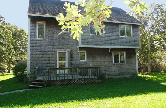 Airy, Quiet Vacation Rental Home, pool, tennis, FERRY TIX on MV