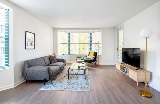 Airy South Beach 1BR w/Pool, Gym, Shops + Dining Onsite, by Blueground