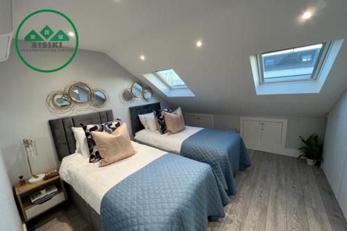 Aisiki Apartments at Stanhope Road, North Finchley, Airconditioned Multiple 2 or 3-Bedroom, Pet Friendly Duplex Flats, King or Twin Beds with Free Wi-Fi