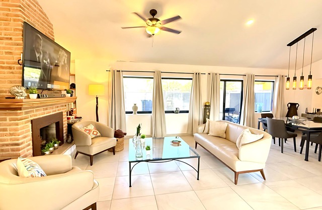 Ajijic Modern Fully Renovated 1 King Bedroom Suite - Walk to Everything