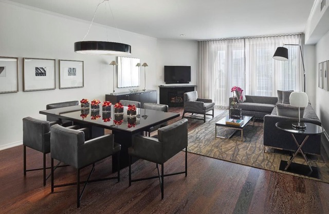 AKA Residences Luxurious Penthouse w/Full Kitchen, Private Patio & WiFi