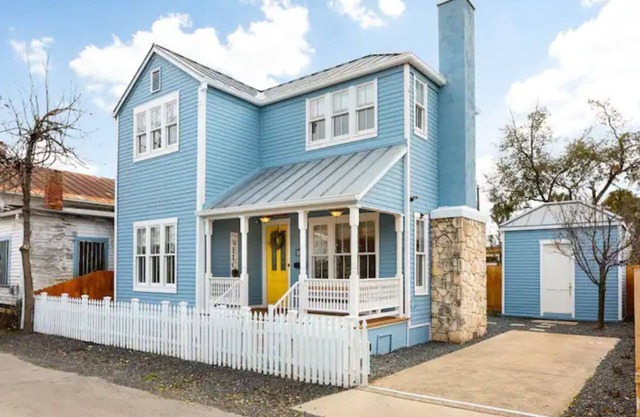 Alamo & River Walk VIEWS! Private Hot Tub & Parking