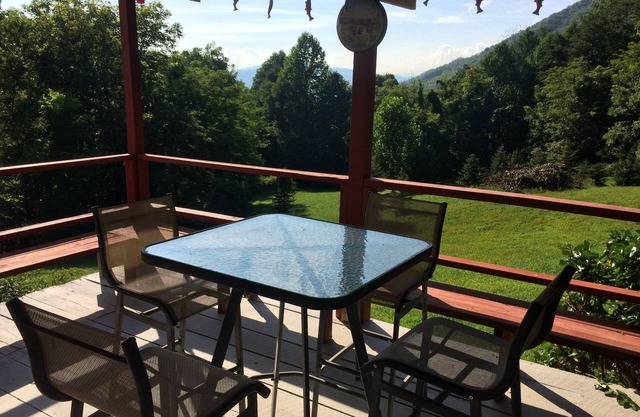 Alarka Cabin Guest House With Great Mountain Sunsets And WiFi Included