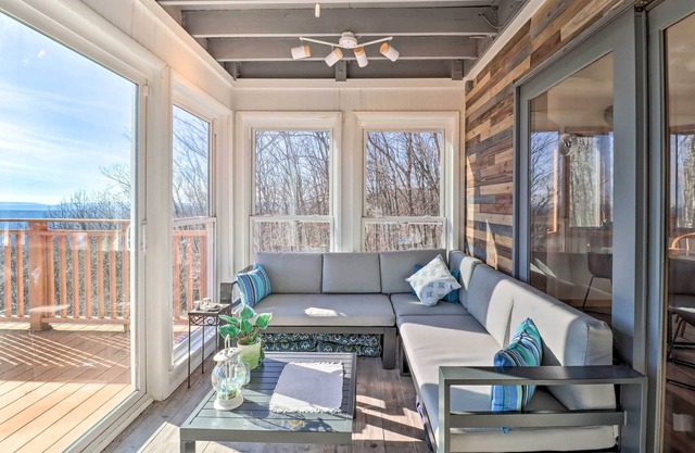 Albrightsville Home: Deck + Panoramic Valley View!