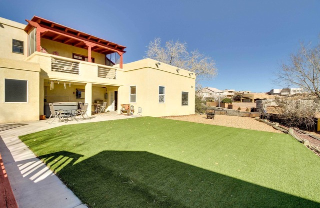 Albuquerque Home w/Spacious Yard & Fire Pit!