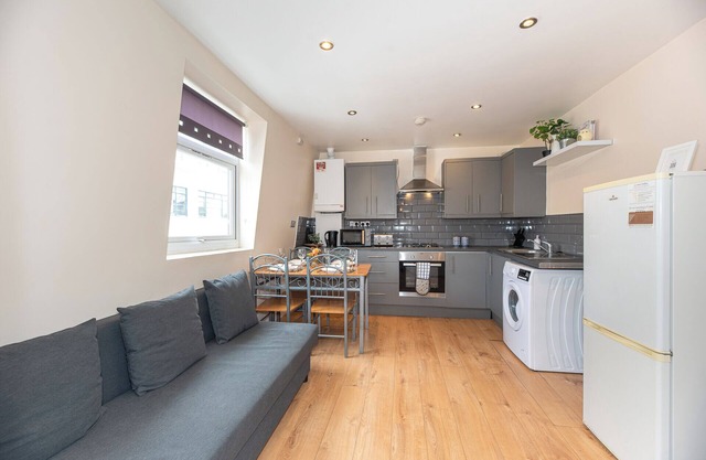 Aldgate 3Bed Flat w/FREE WiFi - Shoreditch, Spitafields, Brick Lane, Tower Hill