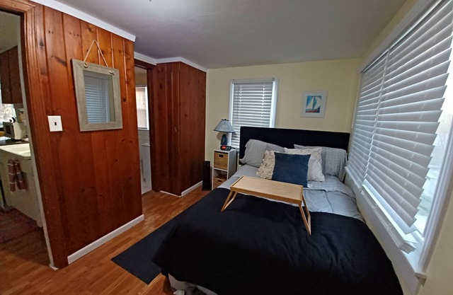 Algonquin Lakeside Suite D with Private Dock
