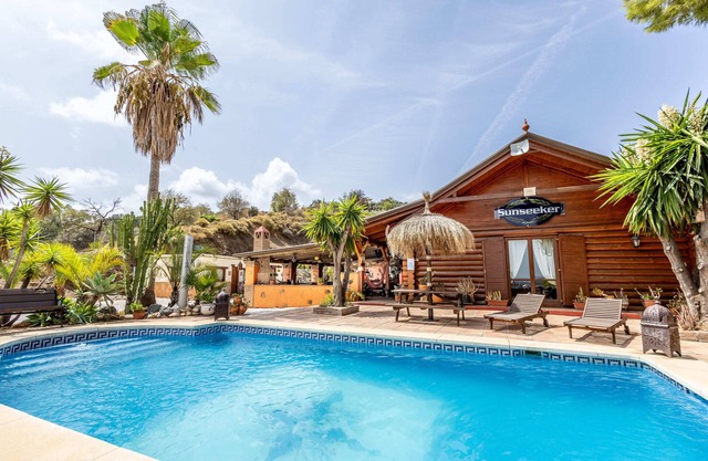 ALHAURIN EL GRANDE (Malaga)Unique country house retreat, jacuzzi,sleeps 10-12