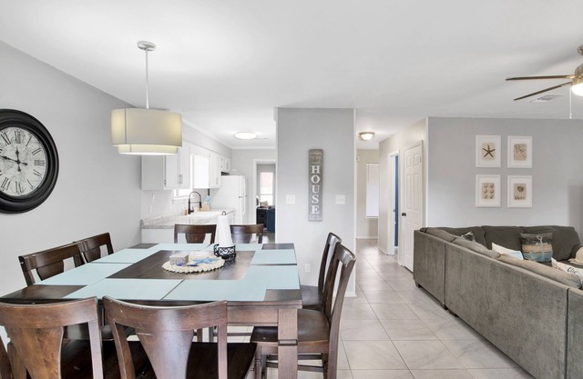 Alicia Dr. Townhome~Dining-Shopping-Beaches