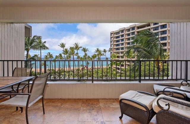 ALII 456 OceanFront 2BD Tropical Getaway Sunsets Ocean Views on Kaanapali Beach