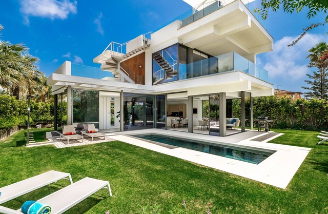 All About Villa Gladiolo