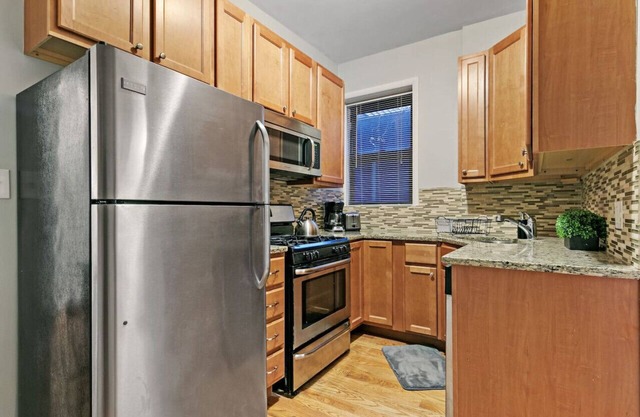 All Complete 2BR Apt in Lakeview