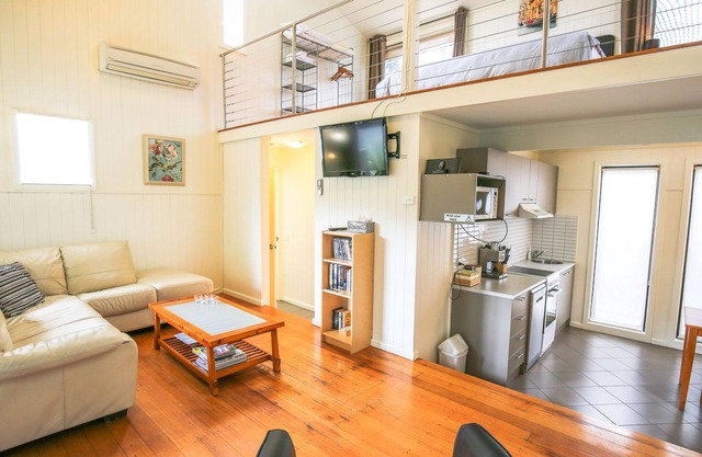 ALLAMBIE COTTAGES - VILLA 3: Bright