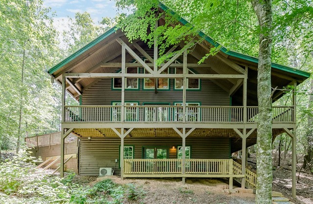 Allure Cabin – Family-Friendly Escape w/Fire Pit, Creek & Near Helen!