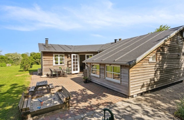 "Alma" - 400m from the sea by Interhome