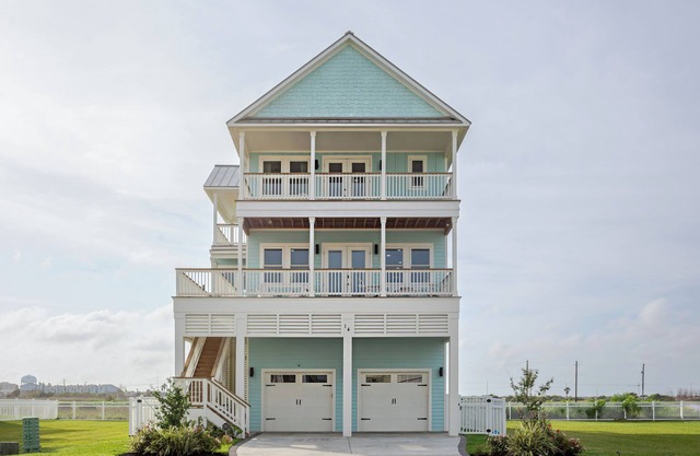 Alma de Mar Chic Beach House + Direct Beach Access