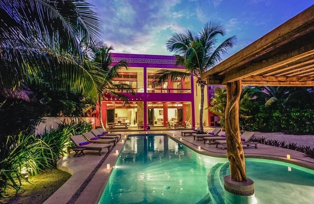 Alma Rosa: Jade Bay's jewel, elegant beachfront villa with a heated pool!