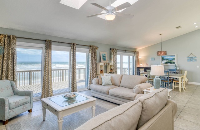 Almost Heaven! Beachfront, Incredible Views, 2 Level Deck, $300 in Free Tickets Per Day!
