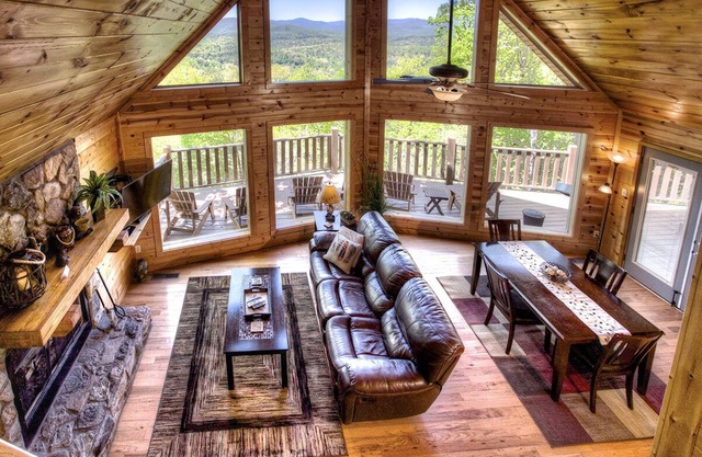 Almost Heaven | Incredible Mountain Views-Near Local Wineries and Helen, GA