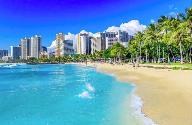 Aloha Sea! 5 min Beach! 25F 2Bd Waikiki Pool Kitchen Hot tub Canal No Resort Fee