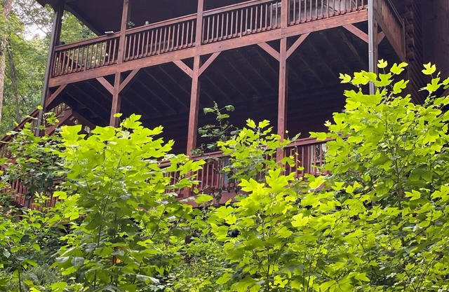 Alpenhaus Cabins Real Log Home in Helen Ga Mountains with hot tub and balconies