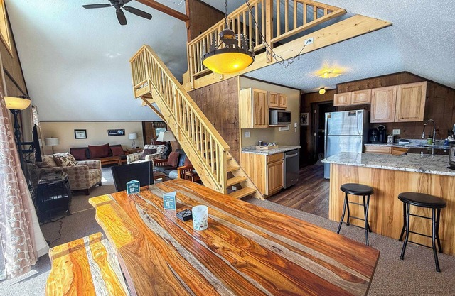 Alpine Horn Unit 1 ~ A/C & Close to Powderhorn!