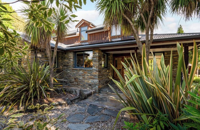 Alpine Lodge - Botanical Oasis