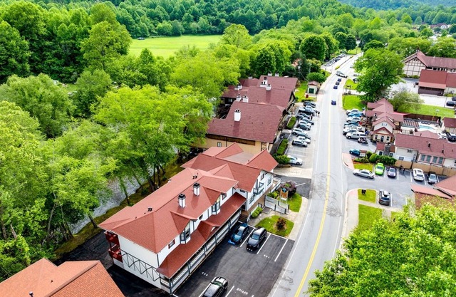 Alpine River Suites #403 - Cozy Condo Right On The River in Downtown Helen