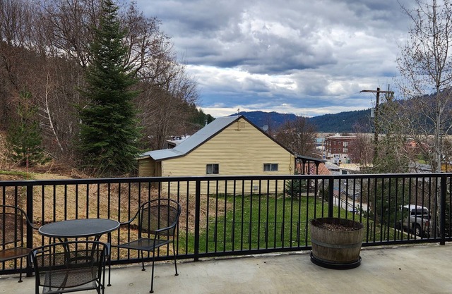 Alpine Village Condo - Close to Silver Mtn Resort!