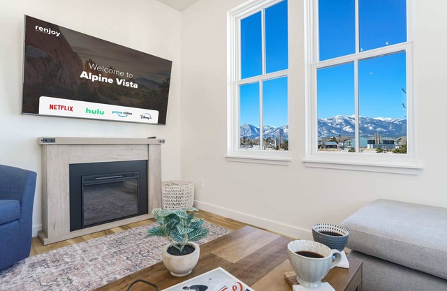 Alpine Vista! Walk to Downtown South Main in BV!