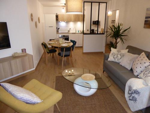 ALPINES 2/près du funiculaire et gare sncf-garage privé-terrasse sud-46m2
