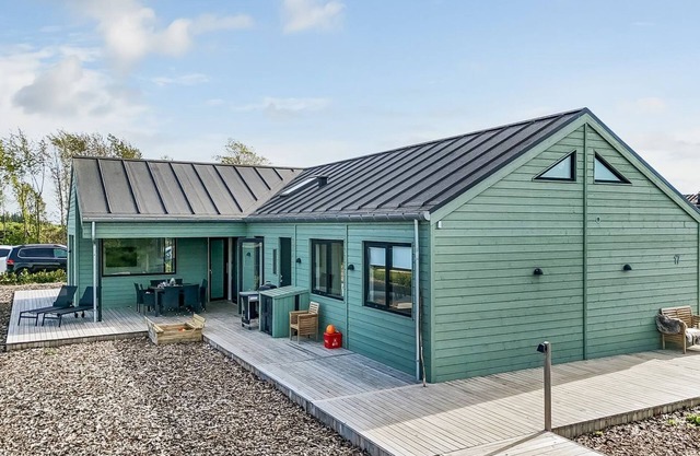 "Alpo" - 450m from the sea by Interhome