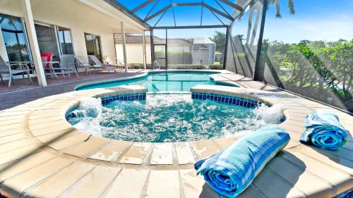 Altaira - Top Location Lake View Pool Spa4 Bed