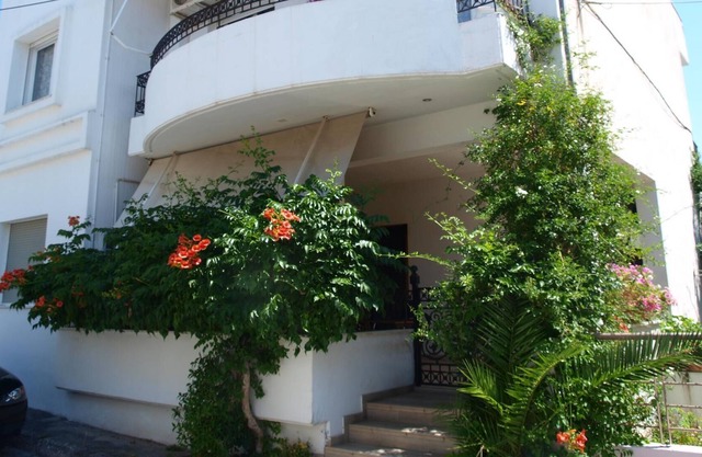 Amaryllis Apartment in Volos