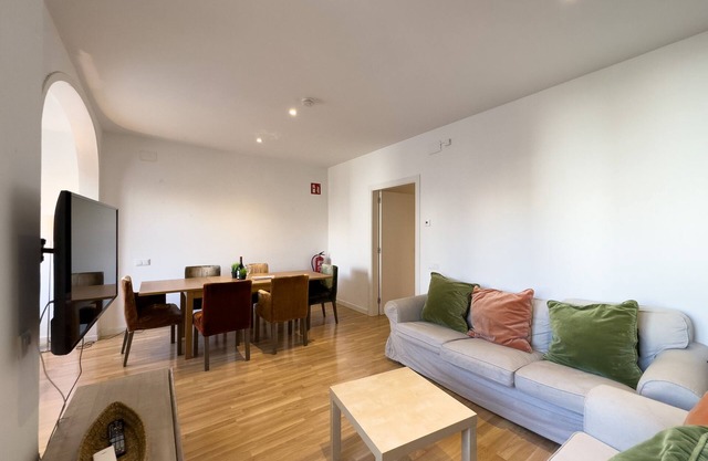 Amazing 4-bedroom apartment just minutes from downtown